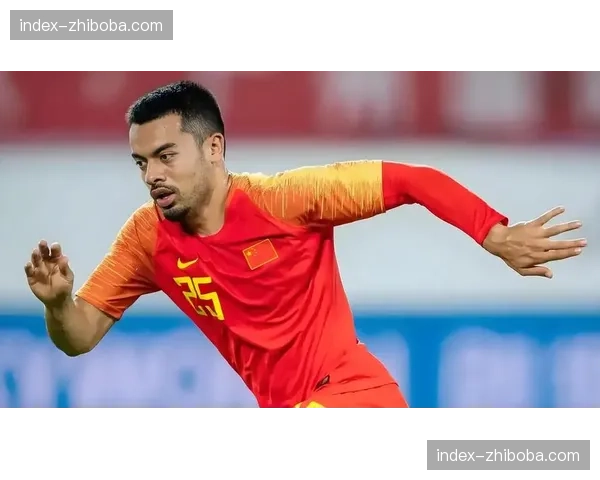 李可遭队友盖伊误伤拄拐离场,申花伤病潮愈演愈烈 李可遭队友盖伊误伤拄拐离场,申花伤病潮愈演愈烈