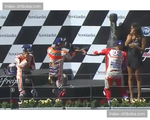 “穿越计时:巴黎-鲁贝赛前车队机械师的最后一个不眠夜” “穿越计时:巴黎-鲁贝赛前车队机械师的最后一个不眠夜”